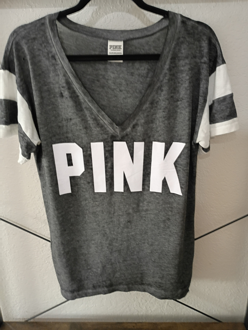 PINK Victoria's Secret Women's Gray V-Neck Varsity Tee Size XS